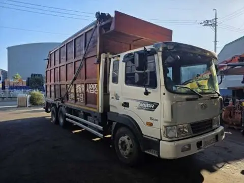현대 메가트럭 5톤 집게차 2020년식 메가트럭 집게차 전측면